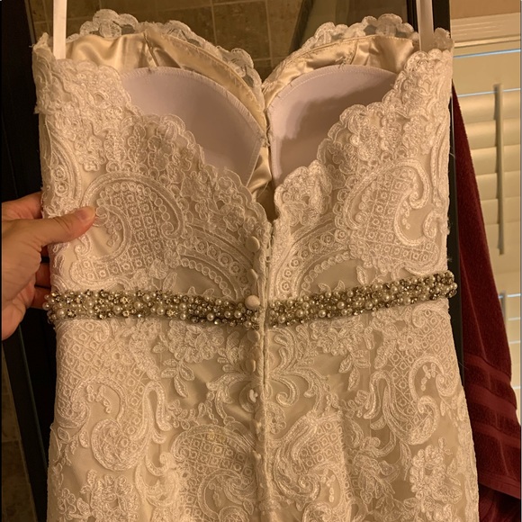 ⭐️ HOST PICK ⭐️Allure Wedding Dress C387 - Picture 6 of 12